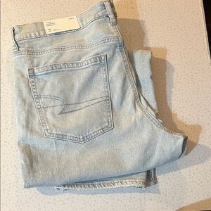 American Eagle Super High-Rise Straight Jeans.  Light Blue Denim NWT Size 16